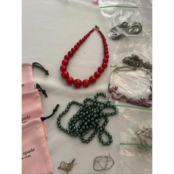 Mixed Lot Of Variety Jewelry. Necklaces, Pins, Earrings. All Earrings Have Pairs - Picture 3 of 15